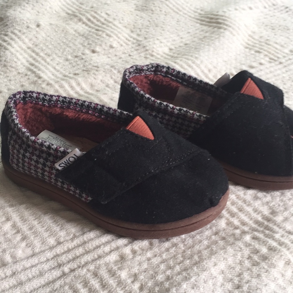 Toms - fur lined shoes for little girl